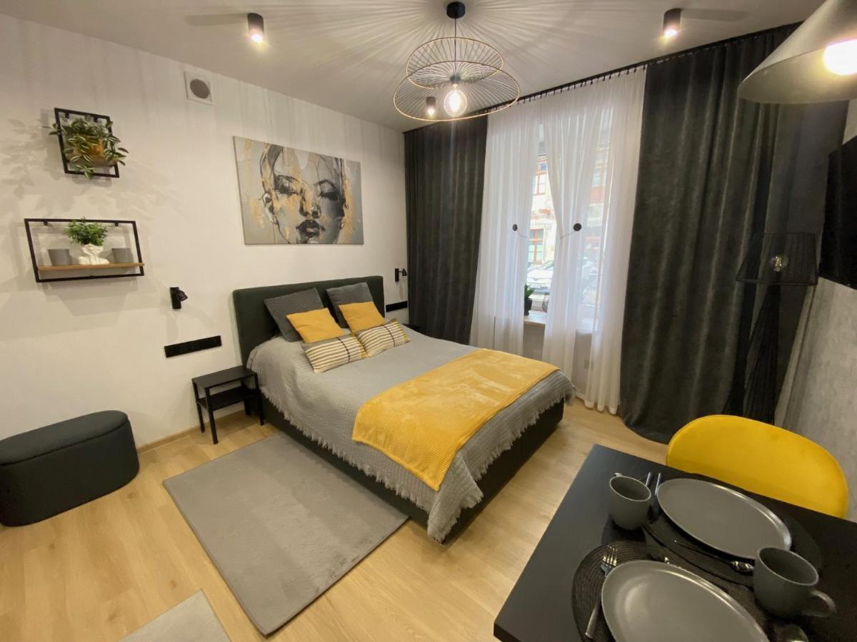 St. Cross Apartment Krakau Buitenkant foto